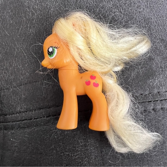 My Little Pony Other - My Little Pony G4 Original Series Applejack Brushable Toy 2010